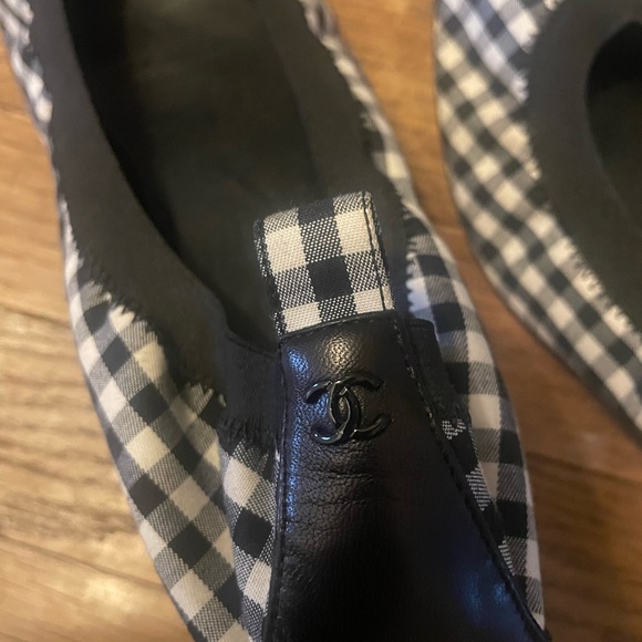 Chanel Black and white checked heels. - Picture 4 of 5